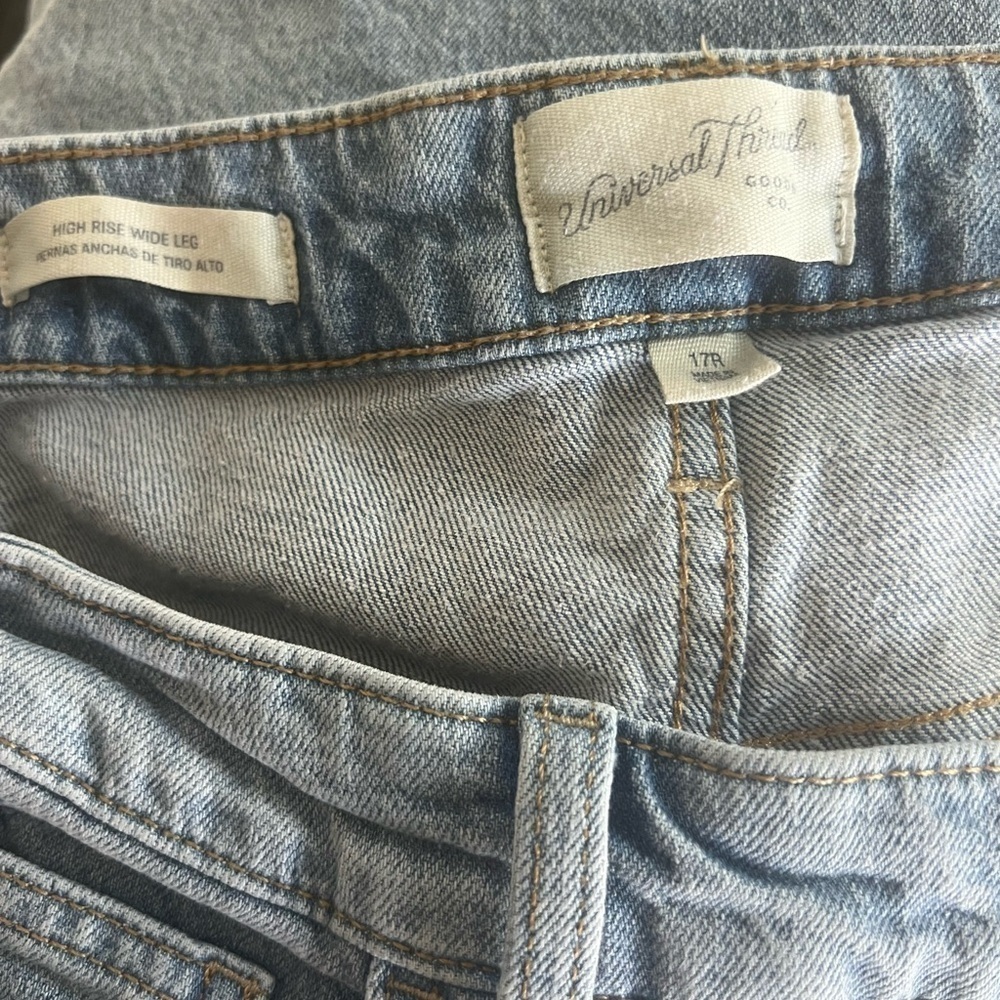 Universal Thread High Rise Womens Blue Ripped Jeans - Picture 3 of 5